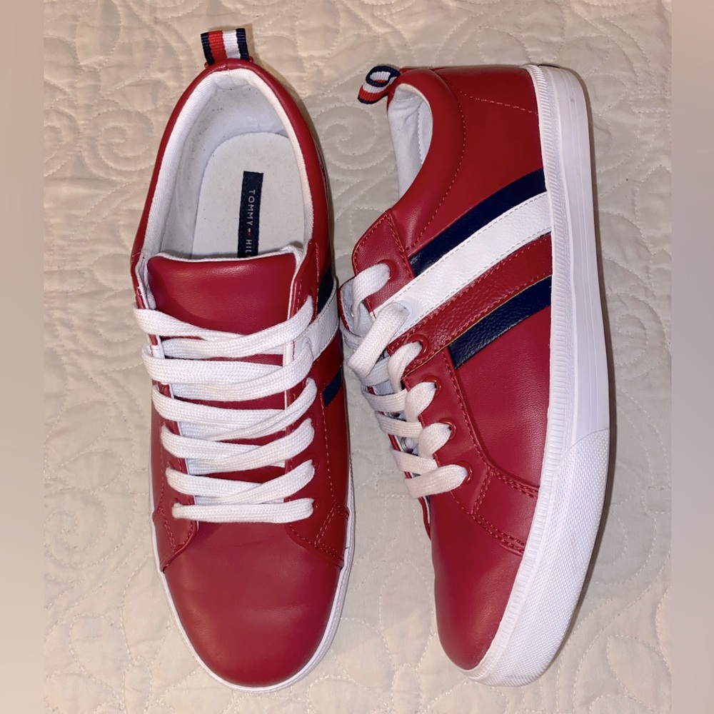 WOMEN'S TOMMY HILFIGER LIREAI FASHION SNEAKERS
